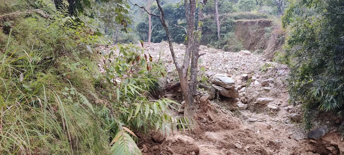 Landslide Damages Roads Near Nabón — What to Know If You're Driving South of Cuenca