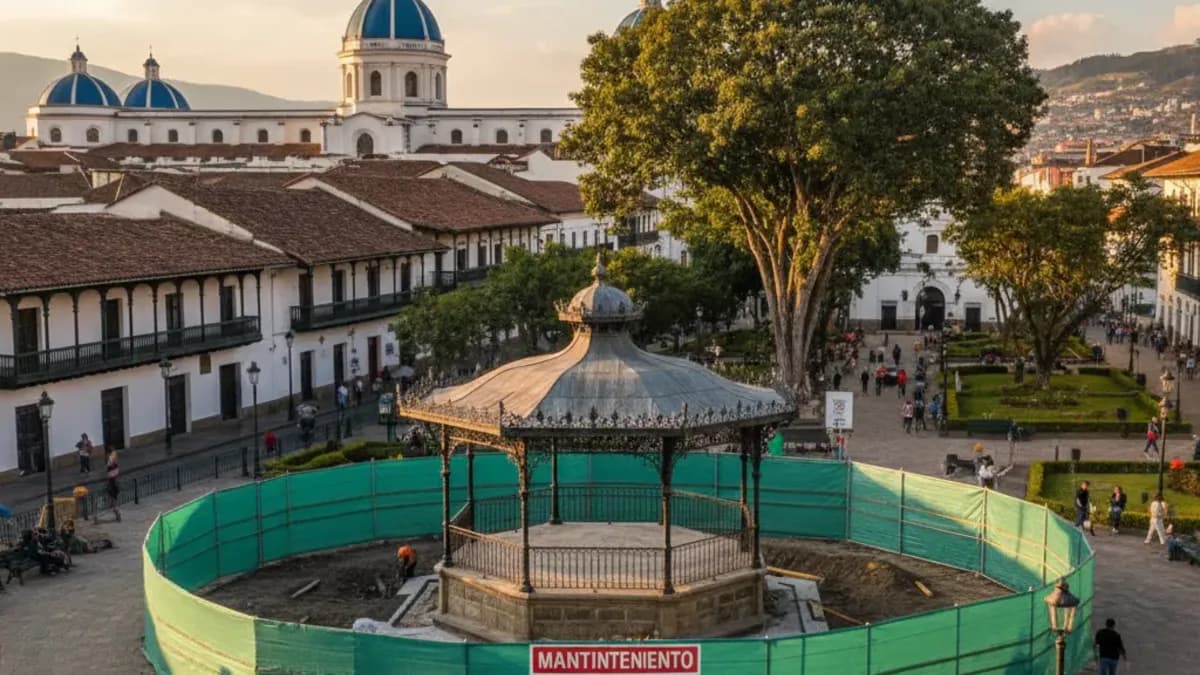 The Glorieta in Parque Calderon Is Closed Until August 31